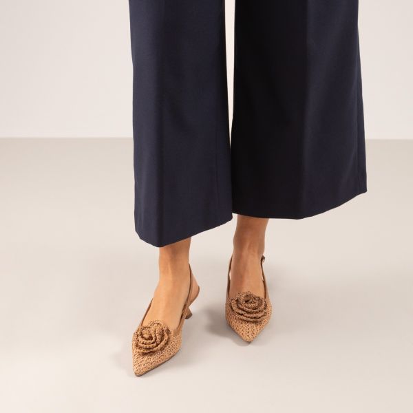 SANDALIAS BEFREE DE TACÓN BAJO CON ADORNO VALENTINA-1637 RAFFIA CAMEL